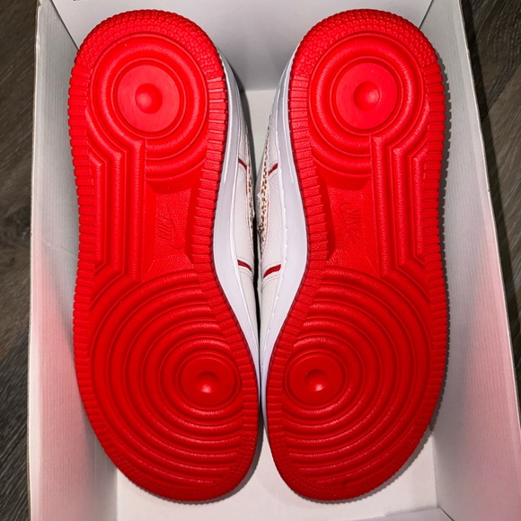 Women’s Nike Air Force 1 CR7 Red Safari “I Don’t Chase Records” - Picture 4 of 4